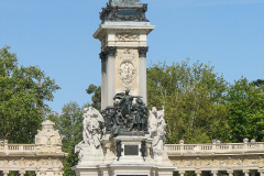 Madrid-Park Lake Statue